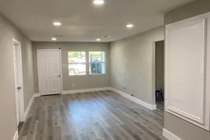 5258 Burma Rd, Houston, TX 77033 - Photo 9