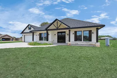 643 Lone Star Trail, Angleton, TX 77515 - Photo 5