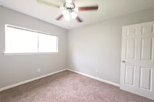 9814 Kiwi Ln, Conroe, TX 77385 - Photo 11