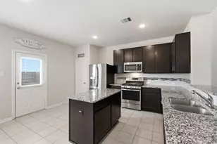 10402 Matterhorn Dr, Rosharon, TX 77583 - Photo 9