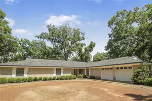 536 Oak Dr, Lake Jackson, TX 77566 - Photo 3