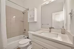 2211 Silverbonnet St, Houston, TX 77055 - Photo 25