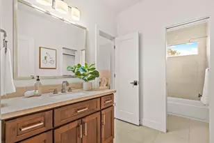 4704 Willow St, Bellaire, TX 77401 - Photo 37