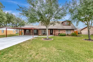 1203 S 2nd St, Ganado, TX 77962 - Photo 3