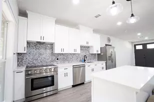 502 Tall Timber Dr, West Columbia, TX 77486 - Photo 5