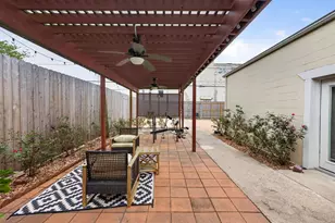 2219 Sealy St, Galveston, TX 77550 - Photo 33