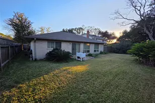 16019 Cavendish Dr, Houston, TX 77059 - Photo 5