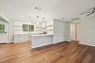 317 Redwood St, Lake Jackson, TX 77566 - Photo 9