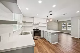 317 Redwood St, Lake Jackson, TX 77566 - Photo 13