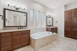 126 E Cove View Trail, The Woodlands, TX 77389 - Photo 17