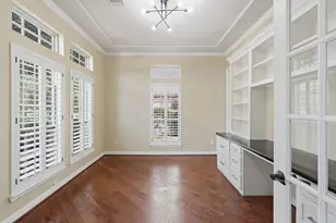 126 E Cove View Trail, The Woodlands, TX 77389 - Photo 3