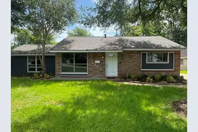 1607 W Houston Drive, La Marque, TX 77568 - Photo 1
