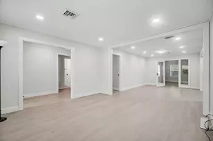 9323 Meadowbriar Ln, Houston, TX 77063 - Photo 15
