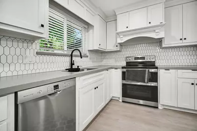 9323 Meadowbriar Lane, Houston, TX 77063 - Photo 9