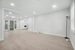 9323 Meadowbriar Ln, Houston, TX 77063 - Photo 19