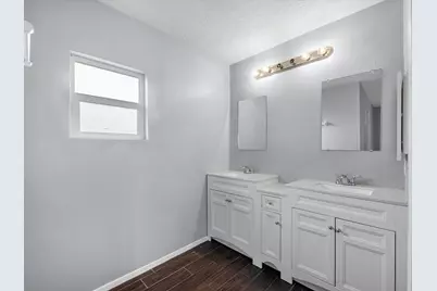 11942 Silver Island Circle, Houston, TX 77067 - Photo 7