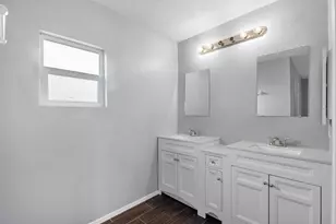 11942 Silver Island Cir, Houston, TX 77067 - Photo 7