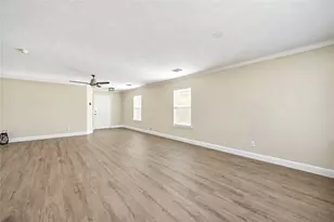 7331 Liberty Tree Ln, Houston, TX 77049 - Photo 11