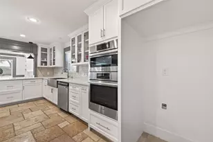 10054 Cedardale Dr, Houston, TX 77055 - Photo 15