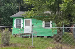 1317 Main St, Anahuac, TX 77514 - Photo 1