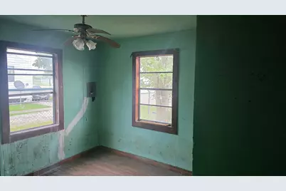 1317 Main Street, Anahuac, TX 77514 - Photo 11