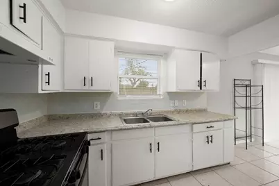 4426 Brookfield Drive, Houston, TX 77045 - Photo 13