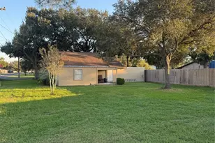 600 Hackberry St, Louise, TX 77455 - Photo 3