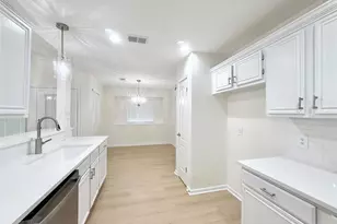 236 Almond Dr, Lake Jackson, TX 77566 - Photo 9