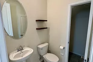 215 Club Crest Ln, Houston, TX 77009 - Photo 11