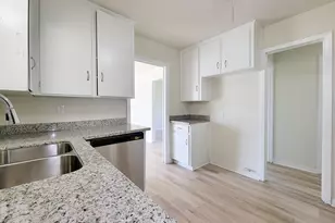 133 S Yaupon St, Lake Jackson, TX 77566 - Photo 5
