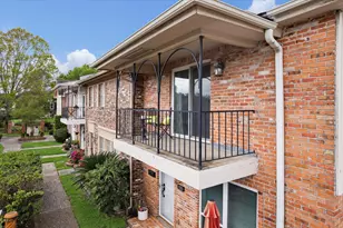 1880 Saxony Ln, Houston, TX 77058 - Photo 5