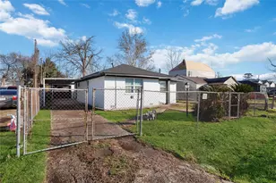 8115 Betty Boop St, Houston, TX 77028 - Photo 27