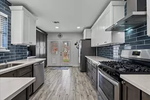 610 Oak Berry Dr, Kemah, TX 77565 - Photo 9