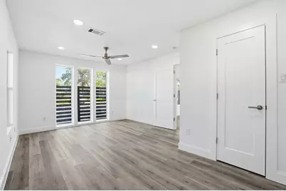 4929 Creekmont Drive, Houston, TX 77091 - Photo 11