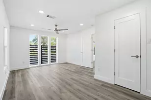 4929 Creekmont Dr, Houston, TX 77091 - Photo 11