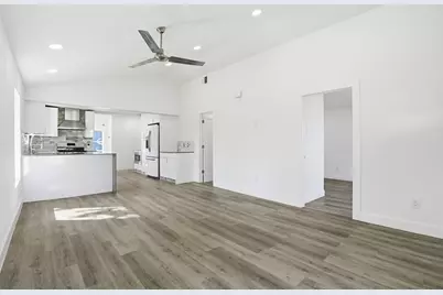 4929 Creekmont Drive, Houston, TX 77091 - Photo 3