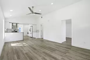 4929 Creekmont Dr, Houston, TX 77091 - Photo 3