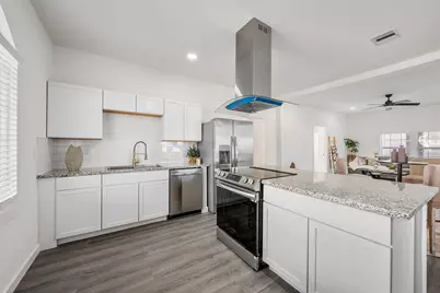 906 E Washington Avenue, Navasota, TX 77868 - Photo 5