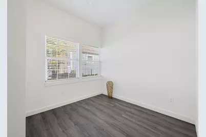 906 E Washington Avenue, Navasota, TX 77868 - Photo 11