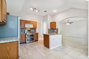 1319 Castlemist Dr, Spring, TX 77386 - Photo 11