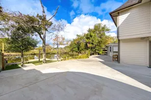 303 Old Bayou Dr, Dickinson, TX 77539 - Photo 11