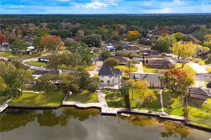 303 Old Bayou Dr, Dickinson, TX 77539 - Photo 49