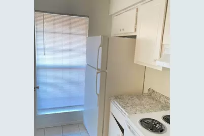5704 Edgemoor Drive #31, Houston, TX 77081 - Photo 7