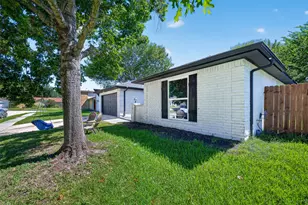 1011 Kensington Dr, Pearland, TX 77584 - Photo 3