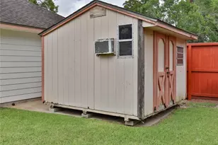 124 Zinnia St, Lake Jackson, TX 77566 - Photo 33