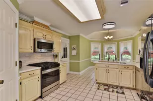 124 Zinnia St, Lake Jackson, TX 77566 - Photo 9