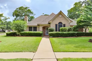124 Zinnia St, Lake Jackson, TX 77566 - Photo 1