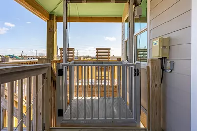 1009 N Monkhouse Drive, Port Bolivar, TX 77650 - Photo 11