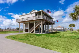 1009 N Monkhouse Dr, Crystal Beach, TX 77650 - Photo 5