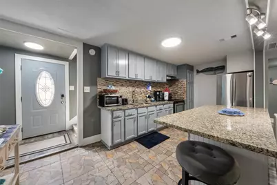 3218 Avenue Q 1/2, Galveston, TX 77550 - Photo 7